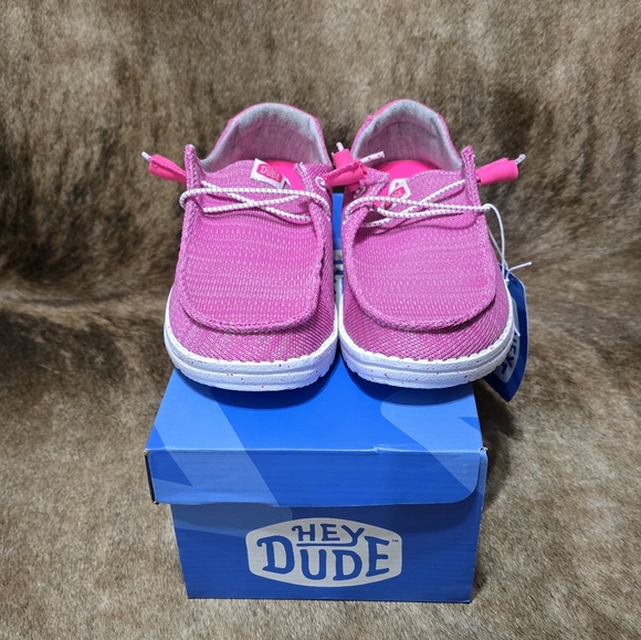 Women's size 6  Wendy Hey Dudes in Bright Pink - Picture 5 of 5